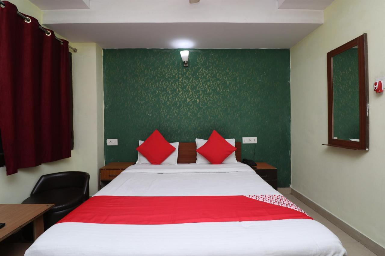 Capital O Hotel R Inn Muthiganj 外观 照片